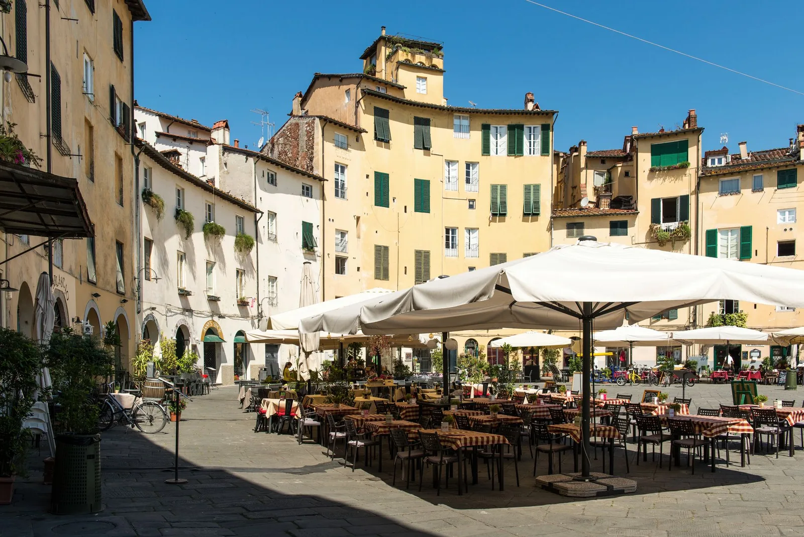 Piazza dell'Anfiteatro in Lucca